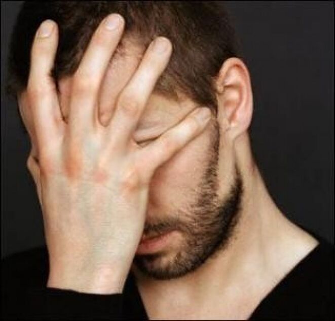un homme envisage de traiter la prostatite