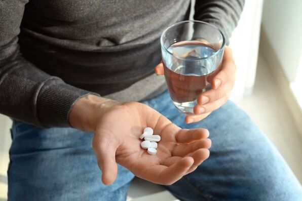 Prendre des médicaments contre la prostatite bactérienne.